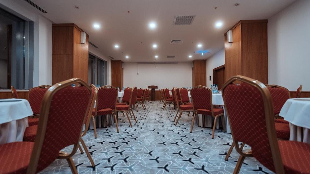 Midtown Hotel Baku Zewnętrze zdjęcie
